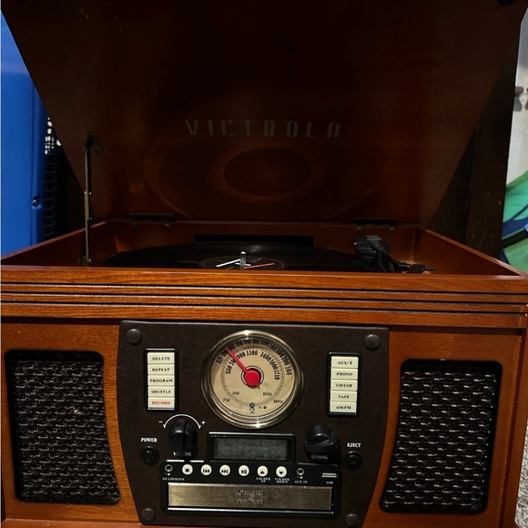 6 in 1 Record Player - Picture 2 of 3